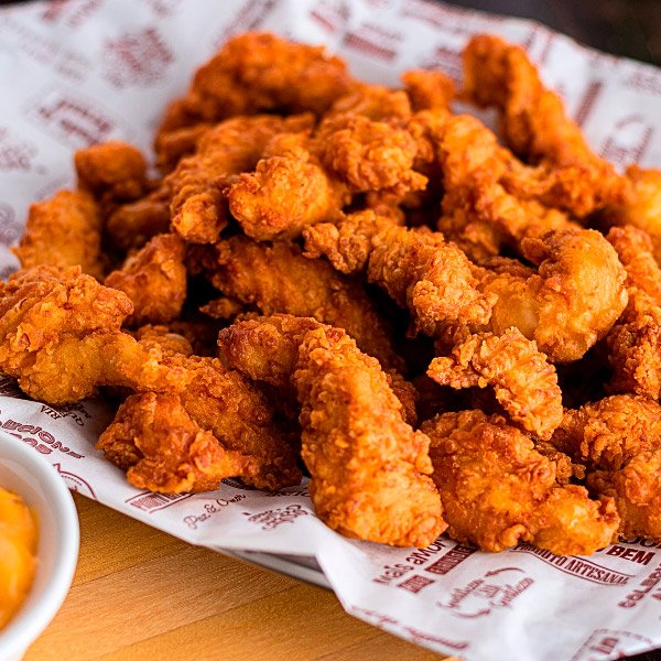 Iscas de Frango Empanado