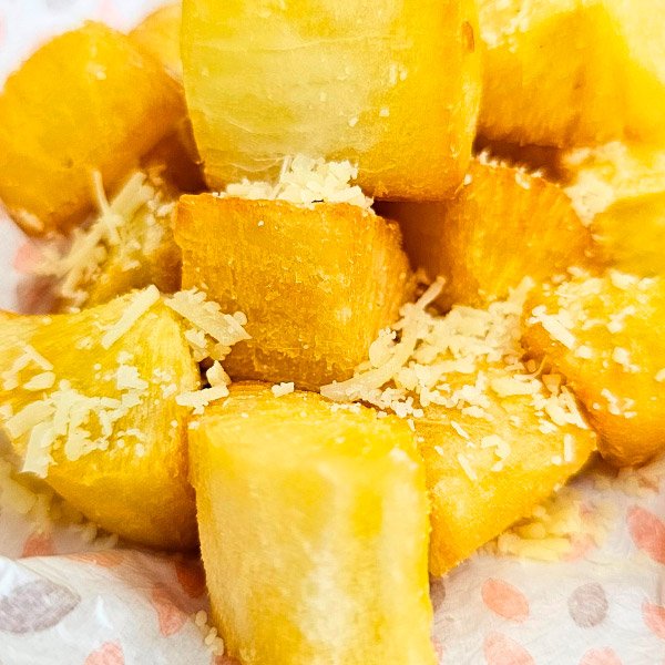 Macaxeira com Queijo Ralado